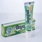 Отбеливающая зубная паста с травами Punchalee Thai Herb.